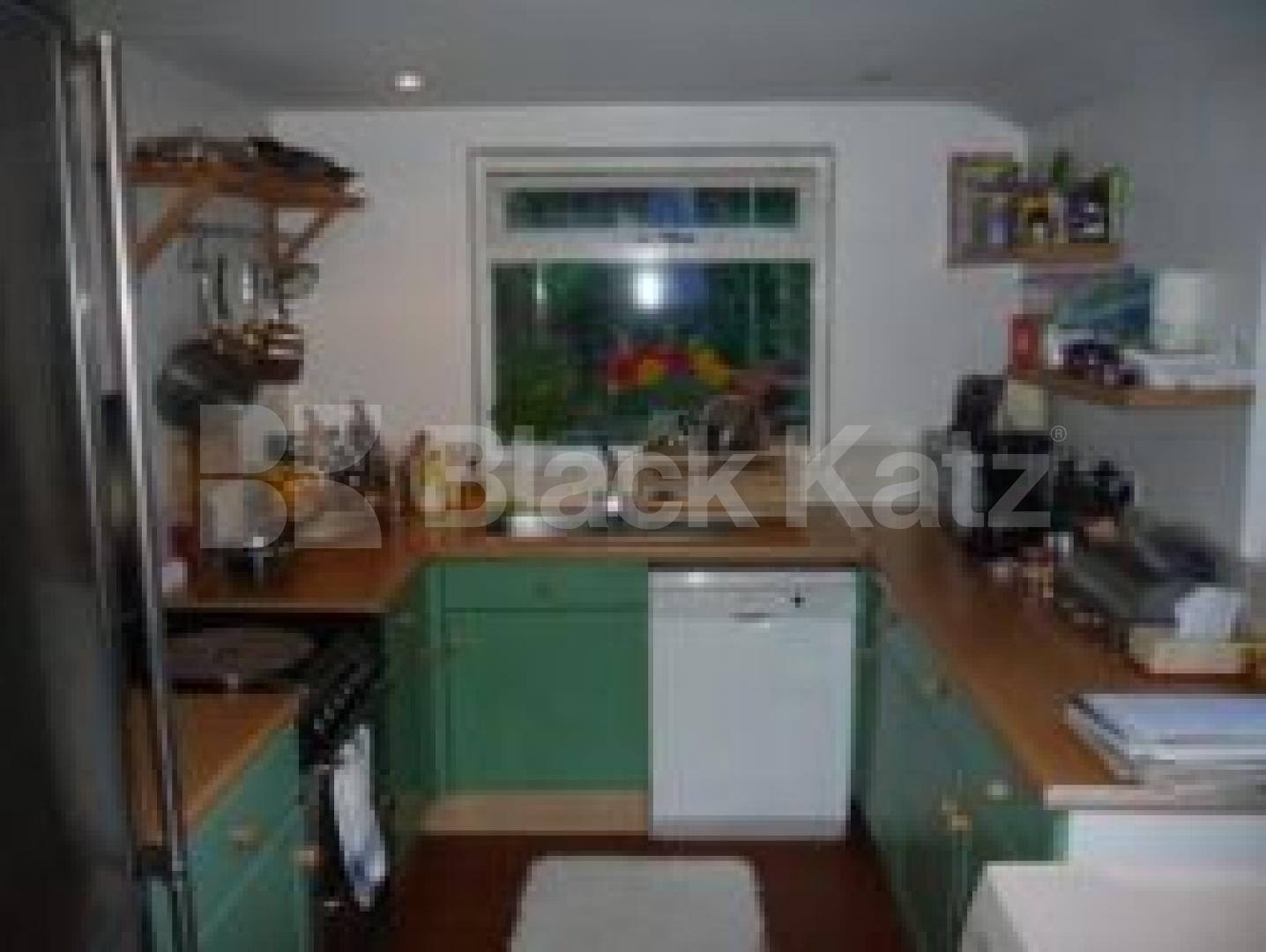 			2 Bedroom, 1 bath, 1 reception Flat			 Brackenbury Road, EAST FINCHLEY N2